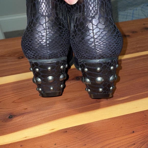 Coconuts by Matisse size 7 Booties - Picture 4 of 6